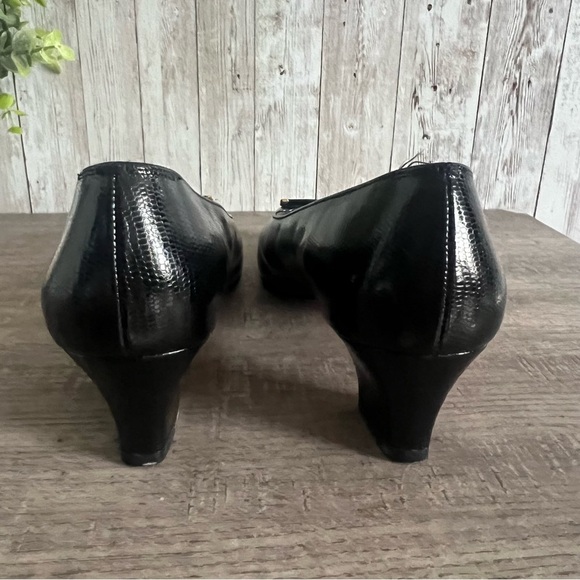 Salvatore Ferragamo Black Heels with Gold Accent 6.5 - Picture 2 of 9